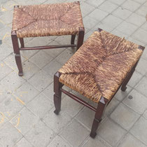 Taburetes madera y rafia. Ref GOY. 45x30x40
