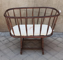 Cuna madera. 90x54x80 alto