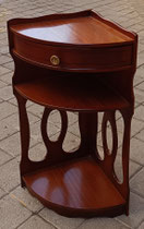 Rinconera madera. 43x33x67