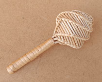 Sonajero de médula de junco artesanal gallego "rusi rusi". Ref GALI. 18x8