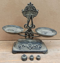 Balanza 2 platillos. Ref SA15661. 25x27