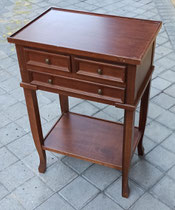 Mesa auxiliar  madera con 3 cajones. Ref 318. 43x45x51
