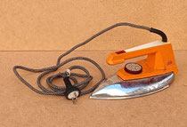 Plancha eléctrica Jata modelo 66. 26x10x13