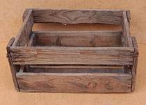 Caja antigua de madera. 40x26x19. No disponible por el momento 