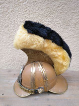 Casco con penacho. 39x35x20