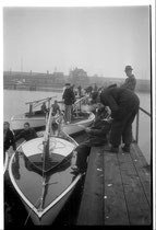 15 maart 1941 : aflevering van diverse Valken met "Stormhoek" en de "Havik" op de achtergrond.
