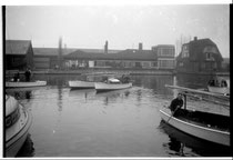 15 maart 1941 : aflevering van diverse Valken met "Stormhoek" en de "Havik" op de achtergrond.