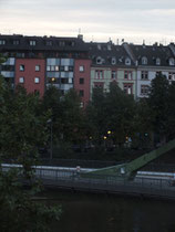 Flößerbrücke mit Blick auf das Sachsenhäuser Ufer