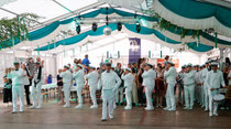 Schützenfest Bürvenich - Sonntag - Zelteinzug mit Gefolge
