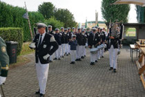 Schützenfest Bürvenich - Montag - Zug ins Zelt zur Krönung des neuen Königs