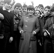 Mireille Mathieu, chanteuse, 1963
