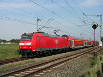 Die BR 146 102-9 am 2.9.06 an der Einfahrt des Gbf Rohrsen, mit dem RE nach Hannover Hbf.