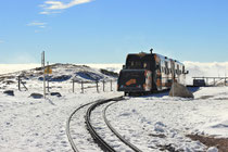 Schneeberg - 25.Oktober 2014_136 - 1999 kamen am 24. Juli erstmals neben den traditionellen Dampflokomotiven die neuen Salamander-Triebwagen zum Einsatz.