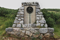 Rax - 16.August 2011 - Dr Fritz-Benesch Denkmal errichtet 1931 - Verfasser der ersten alpinistischen Rax- und Schneebergführer 1894