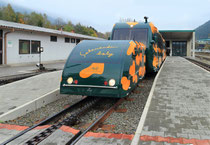 Schneeberg - 25.Oktober 2014_175 - Vor dem Salamanderist das Salamanderbaby, es dient seit 2006 als Beiwagen für Gütertransporte.