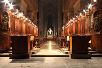 Stift Heiligenkreuz - 17.November 2014_087 - Ihre Architektur ist typisch für die strenge und nüchterne Romanik der Zisterzienser, die keine überflüssige Verzierung duldet.