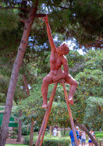 Nicole Brousse -"Elevation" sculptures de femmes resine ou bronze, couleur au choix-renseignements galerie Gabel-Biot-Antibes