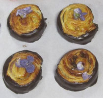 Comment décorer des viennoiseries avec des transferts ou du chocolat 