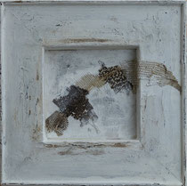 liberation -  liberación  técnica mixta con mudas de iguana sobre madera y lienzo  27 x 27  cm