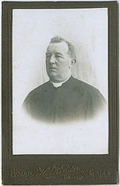 Hans KINDER - Bozen, Museumstraße 43 und Gries. Rahmer-Hof: Geistlicher Herr wohl von der Benediktinerabtei Muri-Gries, um 1895. Inv.-Nr. vuVIS-00065a