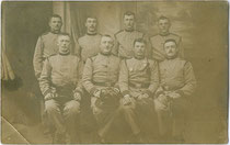 Hälftefeier der 2. Kompanie 3. Regiment k.u.k. Tiroler Kaiserjäger der Dienstjahre 1907 - 1910 in Riva (am Gardasee) 1909. Gelatinesilberabzug 9 x 14 cm ohne Impressum.  Inv.-Nr. vu914gs00645
