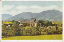 Altes Passionsspielhaus in Erl, Bezirk Kufstein Tirol (errichtet 1908 bis 1911). Farbautotypie 9x14cm; Eigenverlag des Veranstalters um 1912.  Inv.-Nr. vu914fat00056