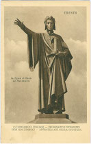 La Figura di Dante sul Monumento - Dante-Denkmal auf der Piazza Dante, enthüllt 1896. Lichtdruck 9 x 14 cm; Impressum: G(iovanni). B(attista). Unterveger, Trento 1911.  Inv.-Nr. vu914ld00211