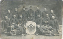 Hälftefeier an der K.u.k. Infanterie-Kadettenschule am Innrain 34 in Innsbruck (heute: Landespolizeidirektion) 1912. Gelatinesilberabzug 9 x 14 cm; Impressum: Atelier "Zech", Innsbruck.  Inv.-Nr. vu914gs00020