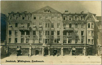 Im Jugendstil erbautes Miller-Haus (vormals Wilfling-Haus) in der Meraner Straße 3, Innsbruck-Innere Stadt. Gelatinesilberabzug 9 x 14 cm; Impressum: Leo Stainer, Innsbruck um 1910.  Inv.-Nr. vu914gs01124