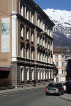 Das 1910 als Städt. Mädchengymnasium gegründete und heutige Bundesgymnasium und Bundesrealgymnasium in Innsbruck, Innere Stadt, Sillgasse 10 vor dem Abbruch wegen Neubau 2019. Digitalphoto, © Johann G. Mairhofer 2012.  Inv.-Nr. 1DSC06041
