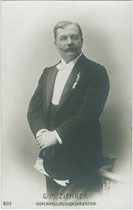Carl Michael Ziehrer (1843-1922), u.a. Komponist, Militärkapellmeister und Hofcapellmusikdirektor. Gelatinesilberabzug 9 x 14 cm; Impressum: B.K.W.I. (Brüder Kohn, Wien 1. Bezirk) um 1907.  Inv.-Nr. vu914gs00768