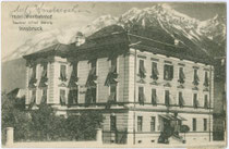 Hotel „Westbahnhof“ (vormals „Veldidena“) in Wilten, Andreas-Hofer-Straße 44 (1944 zerbombt, heute dort: Supermarkt der Eurospar). Heliogravüre 9 x 14 cm ohne Impressum, postalisch befördert 1919.  Inv.-Nr. vu914hg00013