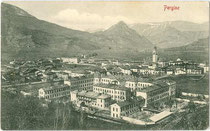 Manicomio ("Irrenhaus") in Pergine in der Valsugana (heute: Comunità Alta Valsugana e Bersntol), Provincia di Trento. Lichtdruck 9 x 14 cm; Impressum: Stengel & Co., Dresden 1903.  Inv.-Nr. vu914ld00221