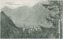 Längenfeld im Ötztal mit Pfarrkirche zur Hl. Katharina gegen Breitlehner Felderkogel (3075 m) im Geigenkamm der Ötztaler Alpen. Lichtdruck 9 x 14 cm; Impressum: Verlag Peter Gstrein, Längenfeld um 1900.  Inv.-Nr. vu914ld00196 