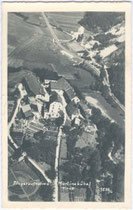 Burg St. Martinsberg, heute Martinsbühel u.a. Jagdhof Kaiser Maximilians in Zirl, Luftaufnahme freigegeben vom Verteidigungsministerium Wien 1937. Gelatinesilberabzug 9 x 14 cm; Seemann & Rasch, Wien.  Inv.-Nr. vu914gs00391