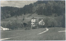 Gasthof und Pension "Edschlössl" in Morsbach, Stadtgemeinde Kufstein. Gelatinesilberabzug 9 x 14 cm; Impressum: A(nton). Karg, Kufstein um 1910.  Inv.-Nr. vu914gs00405