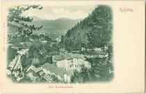 Kuranlagen vom Bad Kienbergklamm an Weißache und Eibergstraße in Kufstein (heute Gasthof und Pension). Lichtdruck 9 x 14 cm; Impressum: Stengel & Co., Dresden um 1900.  Inv.-Nr. Vu914ld00246