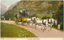 Fünfspännige "Schweiz(erische). Gebirgspost" der Bauart Berline-Landauer mit Coupé auf einer nicht bezeichneten Gebirgspassstraße der schweizerischen Alpen. Photochromdruck 9 x 14 cm; Impressum: Photoglob Zürich um 1905.  Inv.-Nr. vu914pcd00346