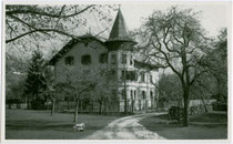 Ehemalige Pension “Villa Geiger” in Kramsach, Bezirk Kufstein, Tirol. Gelatinesiberabzug 9 x 14 cm ohne Impressum 1936.  Inv.-Nr. vu914gs00272