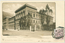 Pädagogium - Lehrerbildungsanstalt (heute BORG - Bundes-Oberstufenrealgymnasium) in der Fallmerayerstraße 7 in Innsbruck, Innere Stadt. Lichtdruck 10 x 15 cm; Impressum: F(ritz). Gratl, Innsbruck, Verlag Dr. Trenkler & Co., Leipzig um 1895.  Inv.-Nr. vu10