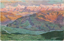 Die Dolomiten vom Penegal-Kulm (1.738m) oberhalb von Kaltern. Farbautotypie 9 x 14 cm ; Entwurf: Rudolf Alfred Höger (1877-1930); Verlag Hans Kohler & Co., München um 1910.  Inv.-Nr. vu914fat00097