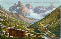Alm im hinteren Sandestal, Gemeinde Gschnitz, Bezirk Innsbruck-Land, Tirol und Tribulaungruppe (= Östlicher Hauptkamm). Photochromdruck 9 x 14 cm; Impressum: Verlag K(arl). Redlich, Innsbruck um 1910.  Inv.-Nr. vu914pcd00238
