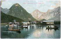 Seeseite vom Hotel Fürstenhof in Pertisau am Achensee, Gemeinde Eben, Bezirk Schwaz, Tirol. Photochromdruck 9 x 14 cm; Impressum: Rob(ert). Harth, Achensee (ohne Ortsangabe) um 1910.  Inv.-Nr.  vu914kfd00019