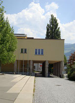 Eingangsbereich zum Kursaal von Hall in Tirol. Digitalphoto; © Johann G. Mairhofer 2013. Inv.-Nr. 1DSC07253