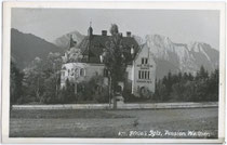 Schlosshotel Walther (heute Schloss Igls), ehemals Sommerresidenz der Grafen Kollenberg (erbaut 1887). Gelatinesilberabzug 9 x 14 cm; Impressum: Sepp Ritzer, Museumstr. 18, Innsbruck um 1935.  Inv.-Nr. vu914gs00504