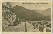 Tannheimer Straße im Gemeindegebiet von Weissenbach, Bezirk Reutte, Tirol. Heliogravüre 9 x 14 cm; Impressum: J. Helmhuber, Kgl. Bayer. Hofphotograph, Sonthofen-Immenstadt-Oberstdorf 1913.  Inv.-Nr. vu914hg00049