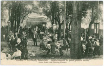 Gastgarten des Gasthof "Bierwastl" in Innsbruck, Innrain 10 (heute dort der Neutrakt der Markthalle). Lichtdruck 9 x 14 cm; Impressum: Atelier Zeibig, Innsbruck; postalisch gelaufen 1916.  Inv.-Nr. vu914ld00003