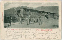 Militärbaracke wohl im Osten von Innsbruck. Lichtdruck 9 x 14 cm; Impressum: Otto Schuricht, Hall i.T.; postalisch gelaufen 1901.  Inv.-Nr. vu914ld00205