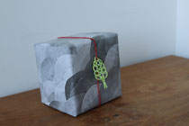 holiday gift wrapping