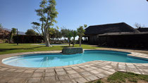 PISCINE DU WHITE LADY LODGE APRÈS L'AVENTURE OFFROAD EN NAMIBIE.